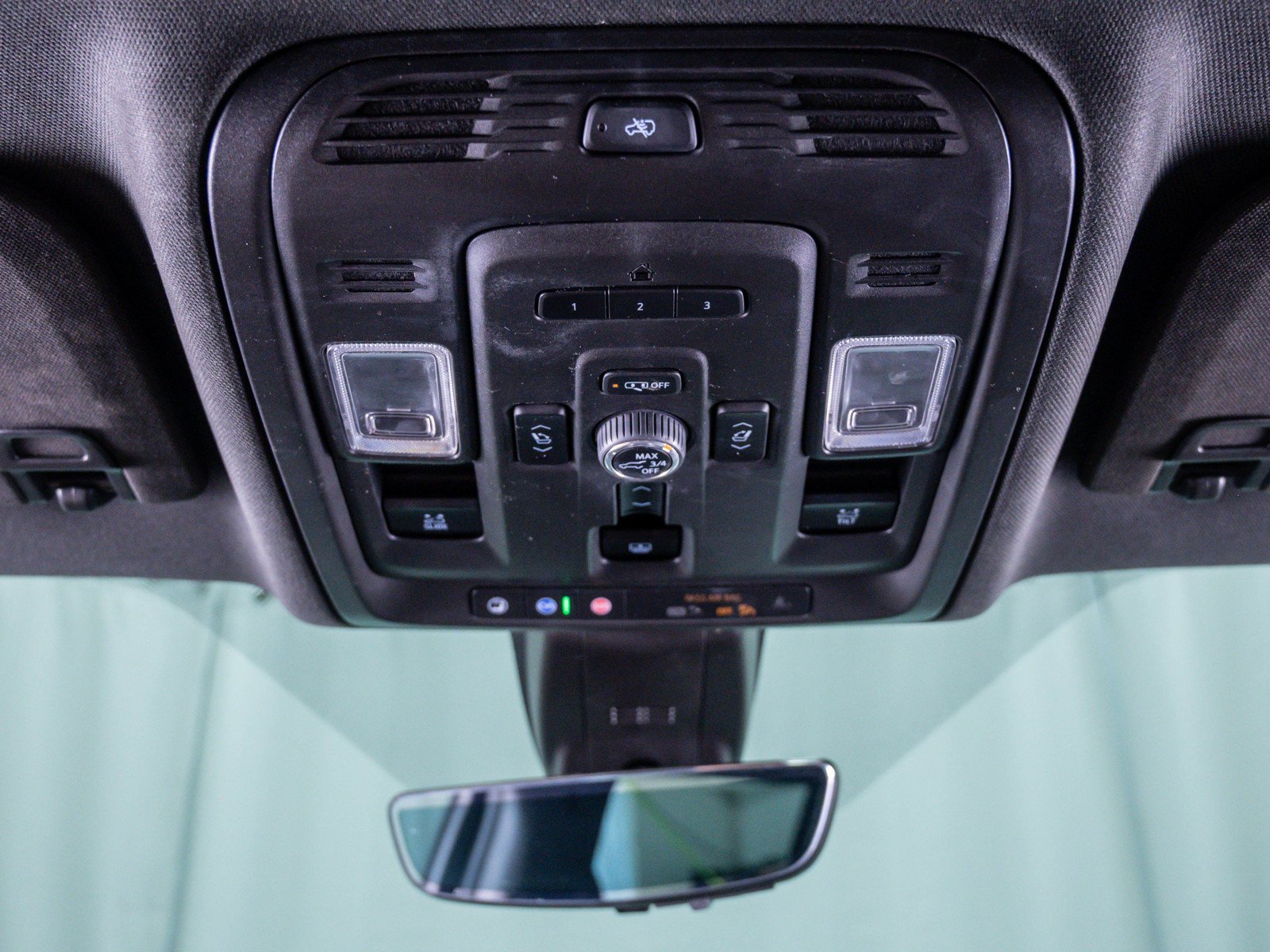 Used 2022 White Frost Tricoat GMC Denali image 28