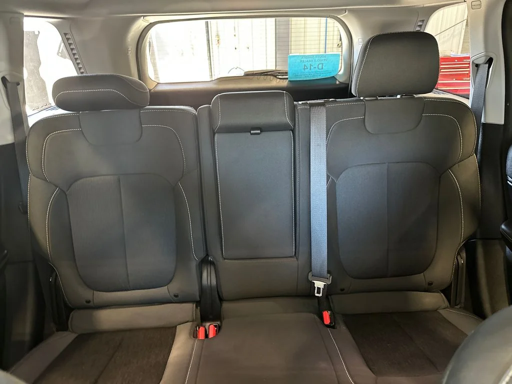 Used 2023 White Jeep Laredo image 27