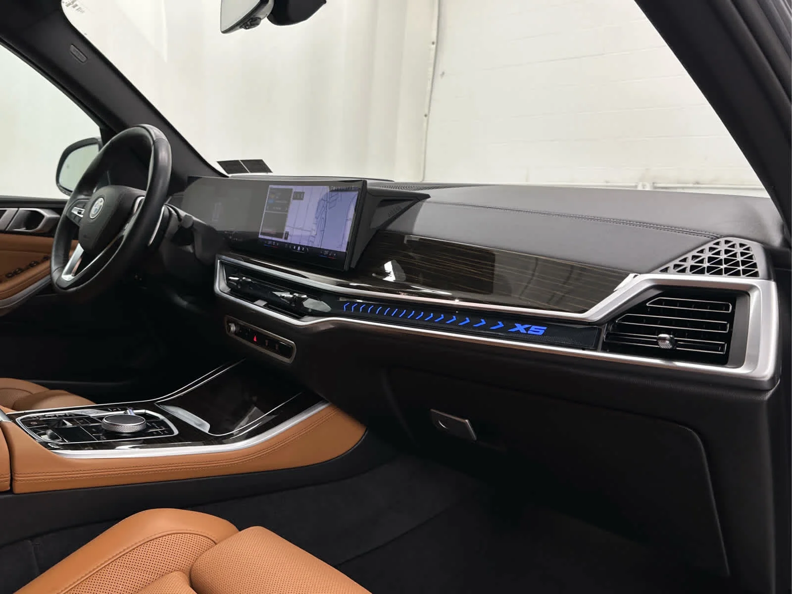 Used 2025 Skyscraper Grey Metallic BMW xDrive40i image 17