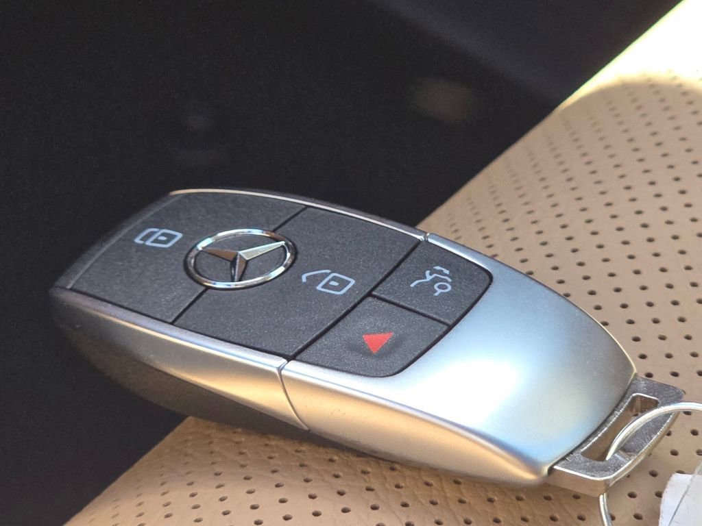 New 2026 MANUFAKTUR Moonlight White Metallic Mercedes-Benz GLE 450 image 80