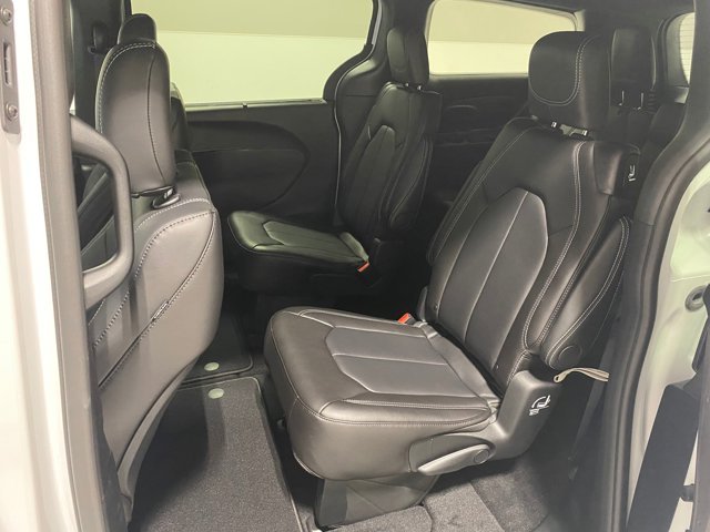 2026 Chrysler Pacifica Select - Photo 19
