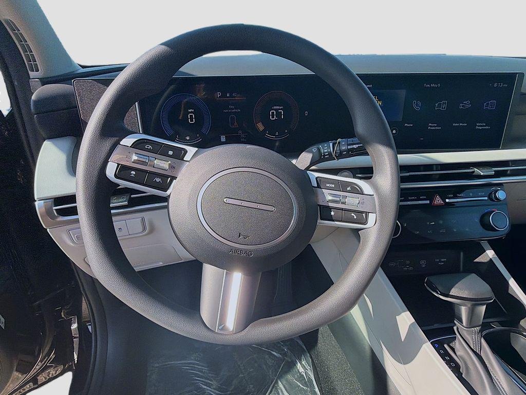 New 2026 Phantom Black Hyundai SEL FWD image 8