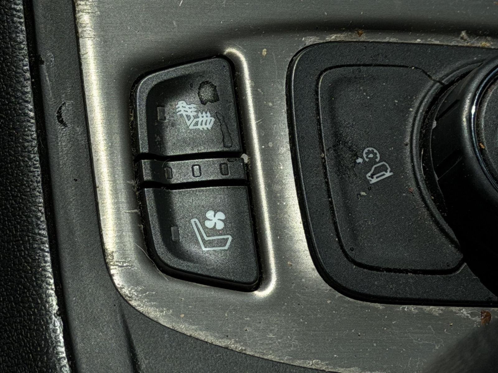 Used 2019 Ebony Twilight Metallic GMC Denali image 9