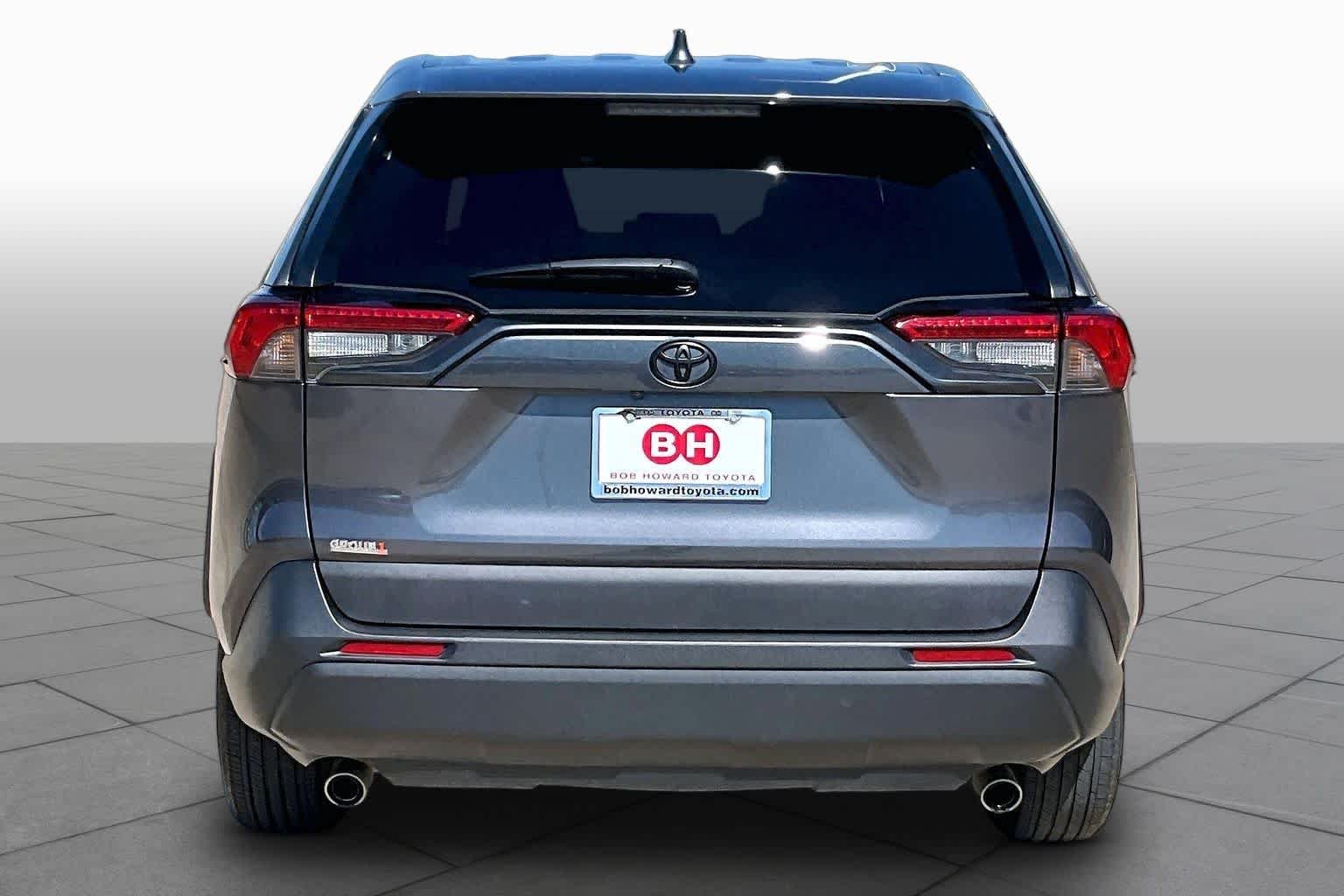 Used 2022 Magnetic Gray Metallic Toyota LE image 5
