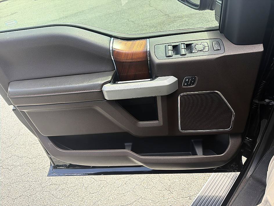 Used 2019 Black Metallic Ford King Ranch image 9