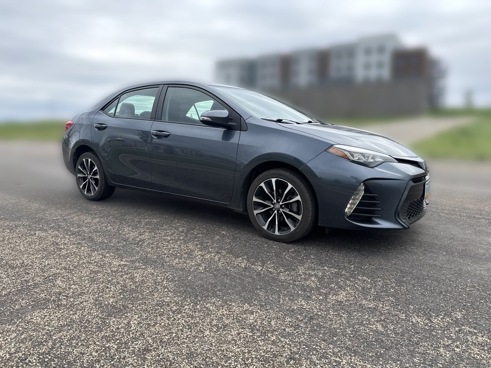 Used 2019  Toyota L image 2