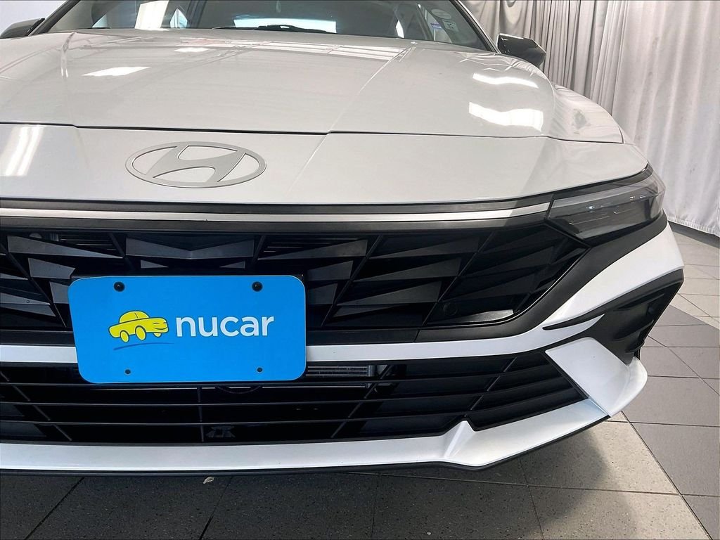 Used 2025 White Hyundai SEL Sport image 31