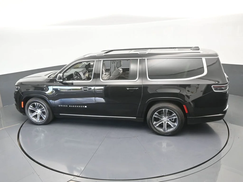 Used 2024 Diamond Black Crystal Pearlcoat Jeep Base image 62