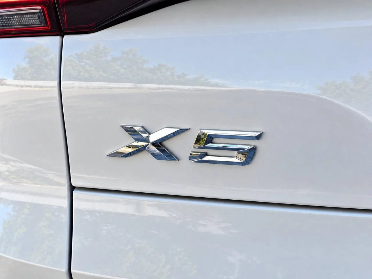 Used 2022 Mineral White Metallic BMW xDrive40i image 7
