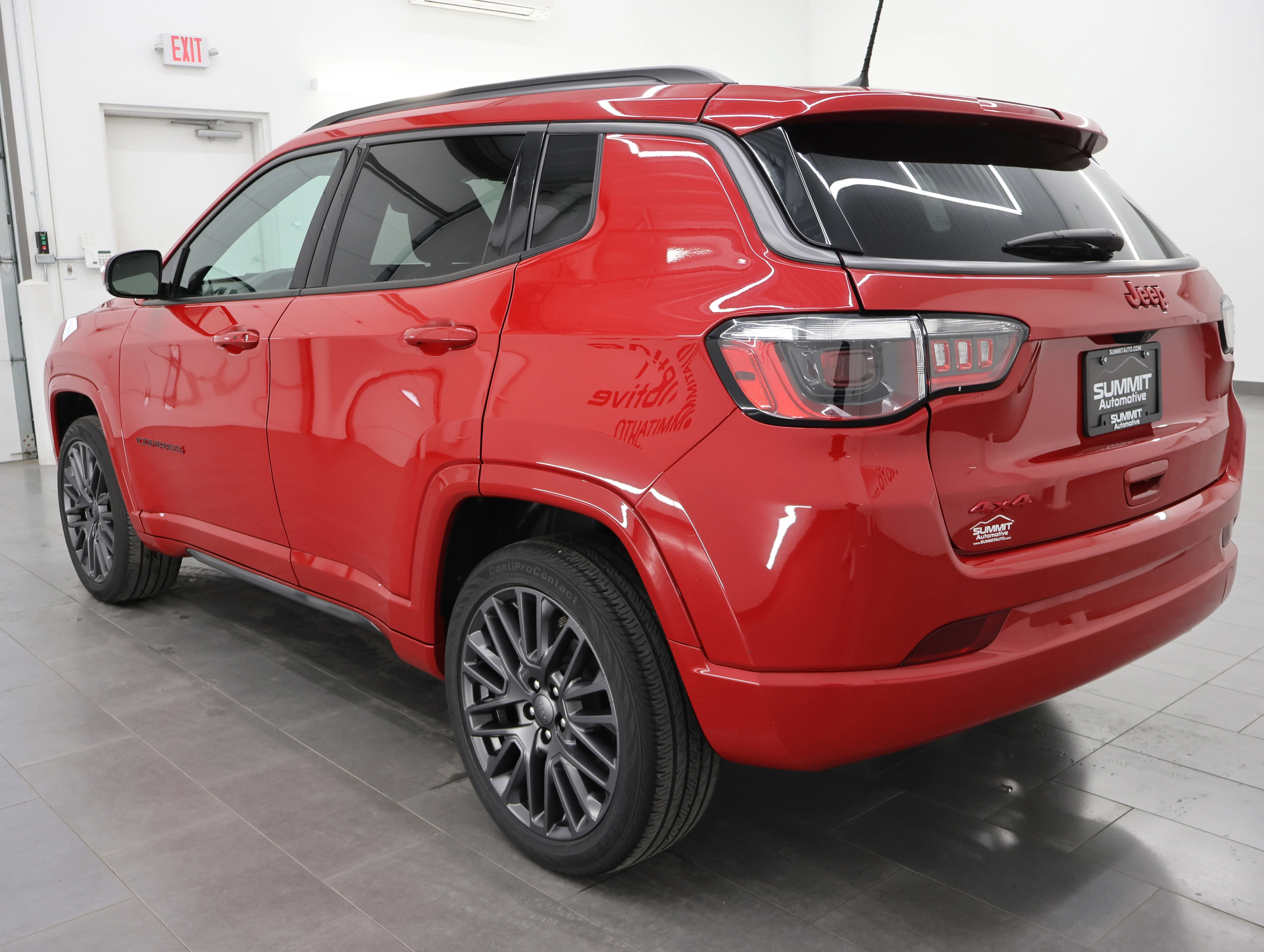 Used 2022 Redline Pearlcoat Jeep Limited image 6