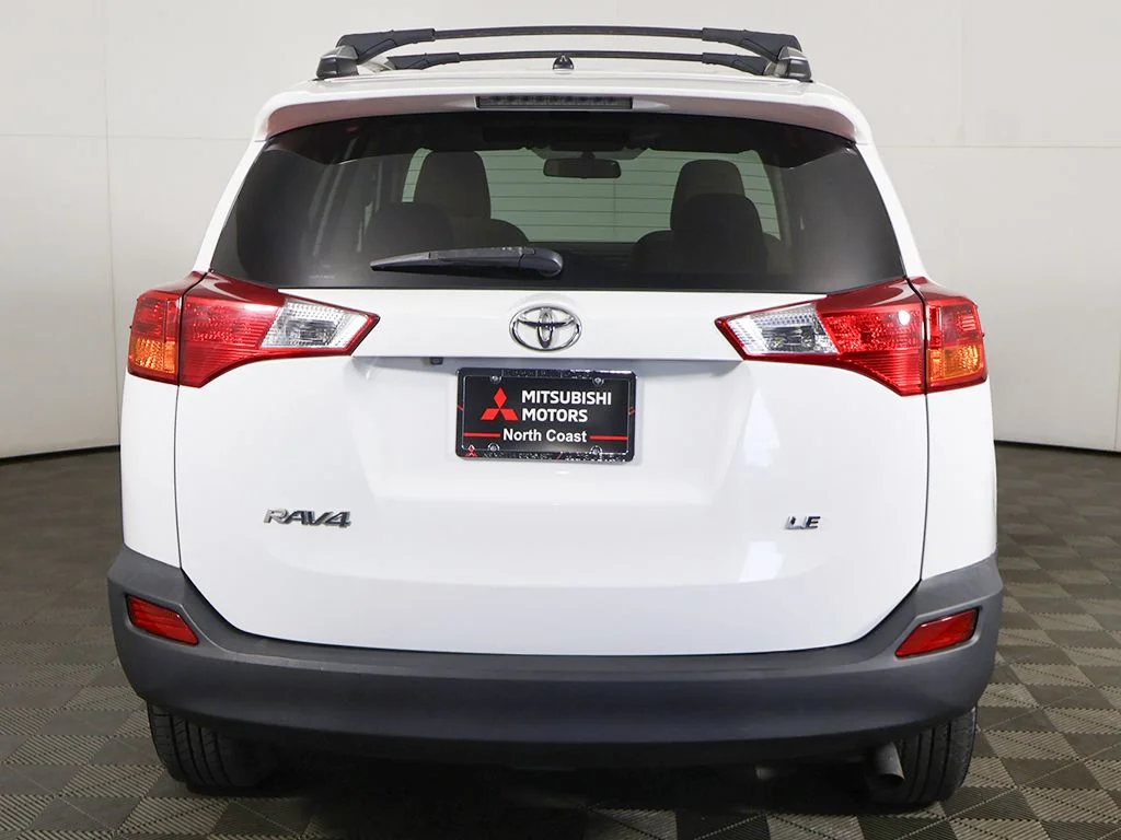 Used 2013 White Toyota LE image 9