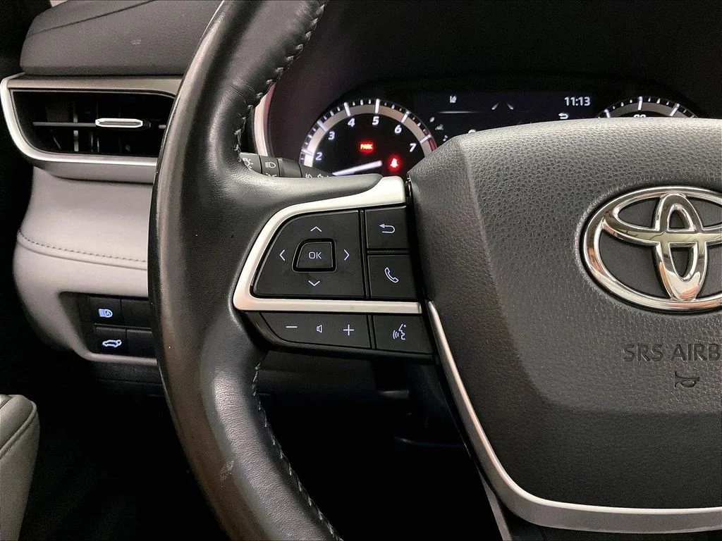 Used 2022 Gray Toyota XLE image 22