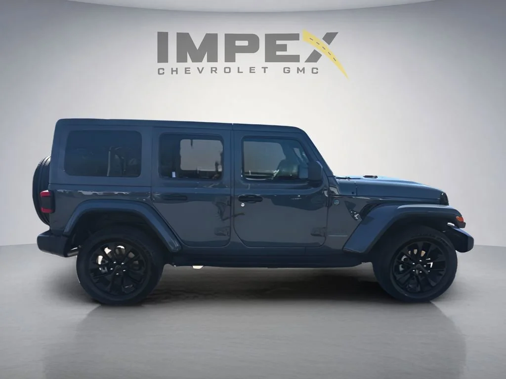 Used 2025 Gray Jeep Sahara image 6
