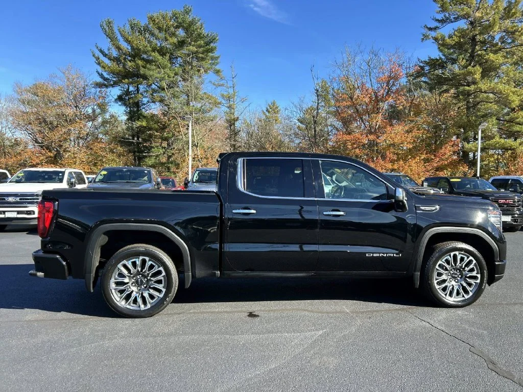 Used 2023 Onyx Black GMC Denali Ultimate image 2