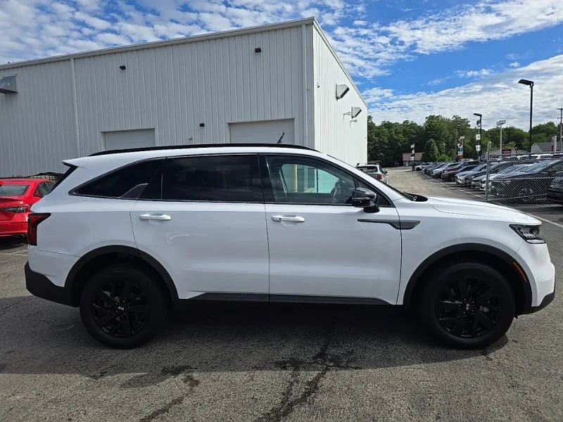 Used 2021 White Kia S image 9