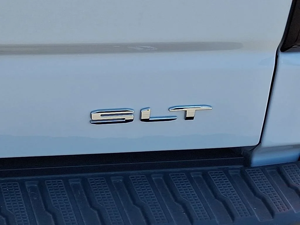 Used 2026 Glacier White Tricoat GMC SLT image 34