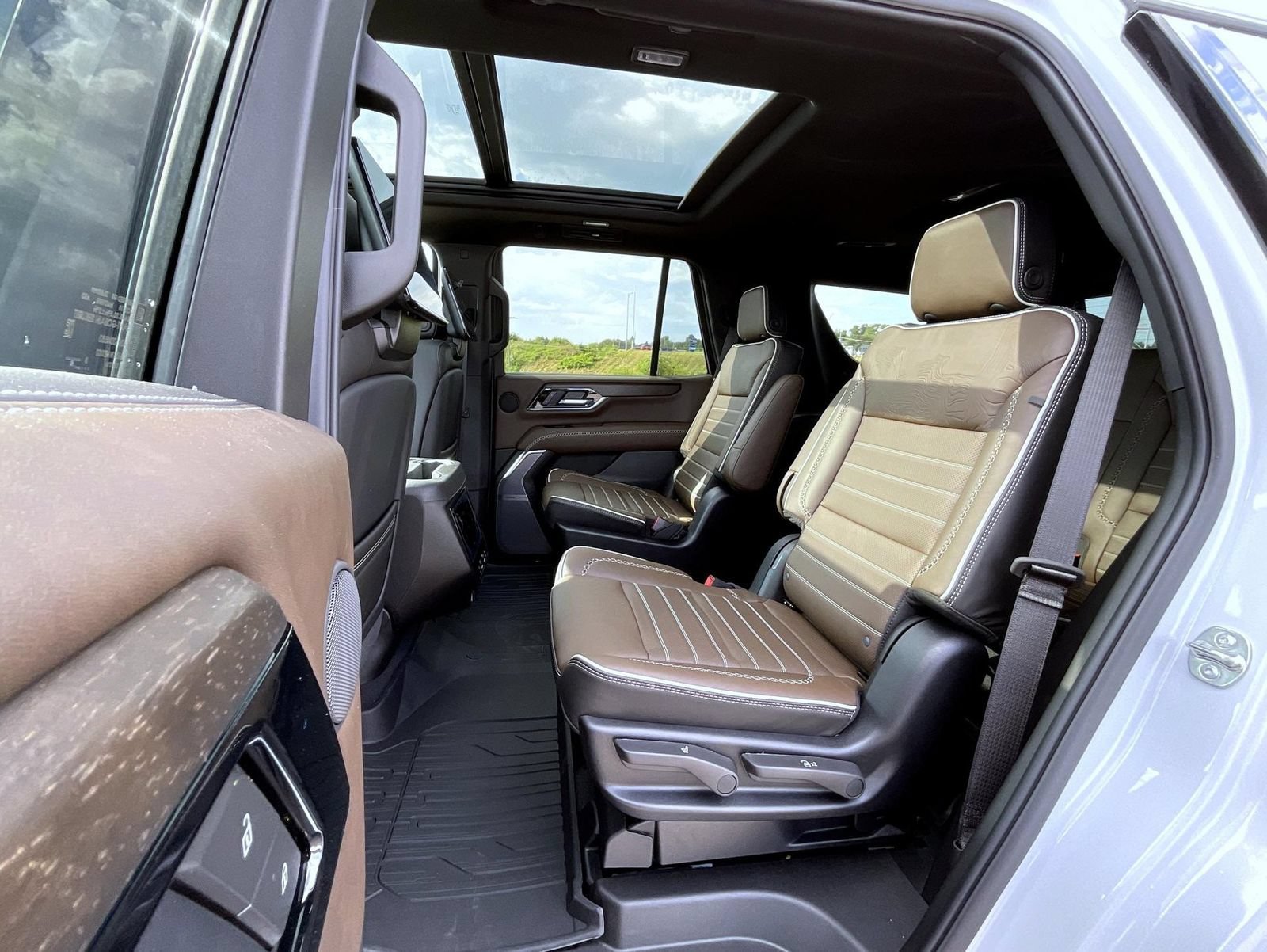 New 2026 Glacier White Tricoat GMC Denali Ultimate image 19