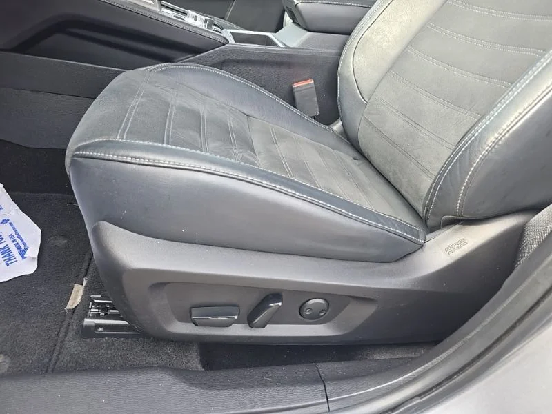 Used 2022  Mitsubishi SE image 24