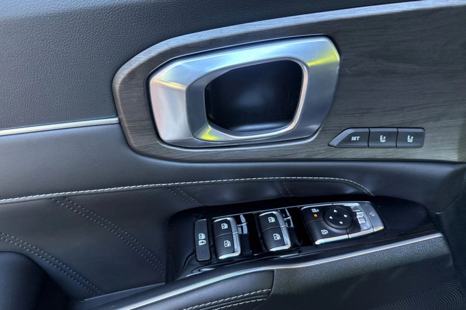 2025 Kia Sorento X-Line SX Prestige - Photo 11