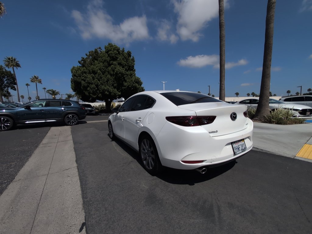 Used 2020 White Mazda Preferred image 13
