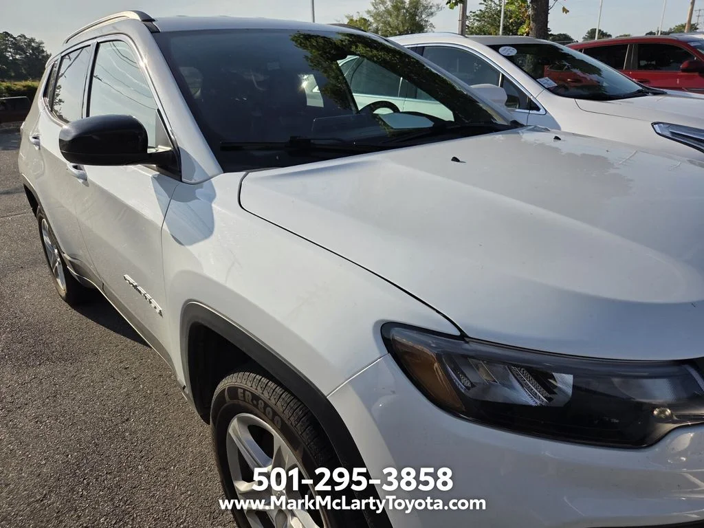 Used 2024 White Jeep Latitude image 3