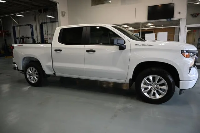 New 2026 Summit White Chevrolet Custom image 4
