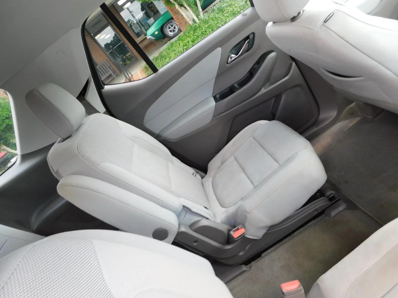 Used 2018 Silver Chevrolet FWD 4DR LT CLOTH W/1LT image 14