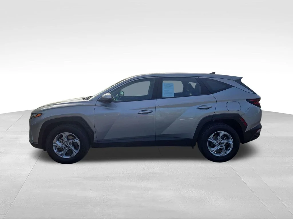 Used 2022 Shimmering Silver Hyundai SE image 14