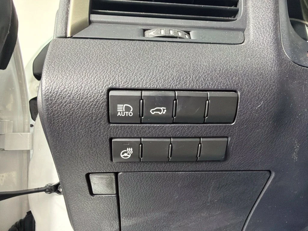 Used 2021 White Lexus 350 image 27