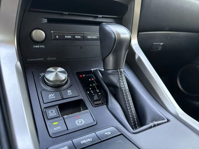 Used 2018 Silver Lexus 300h image 20