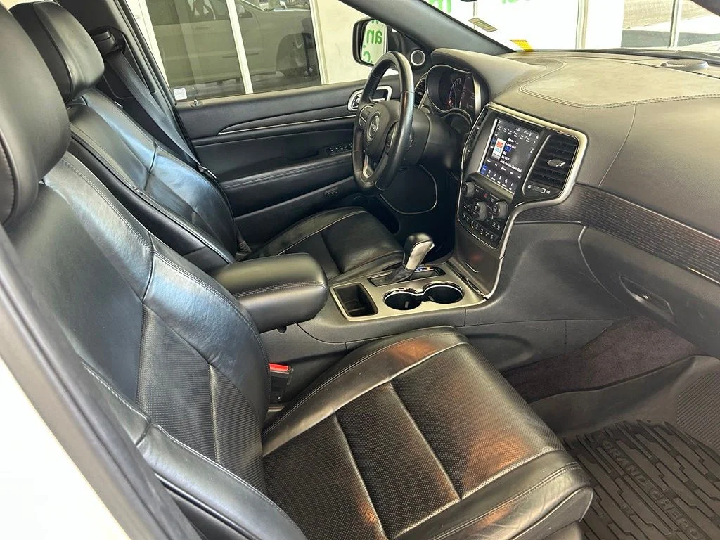 Used 2018 White Jeep Overland image 26