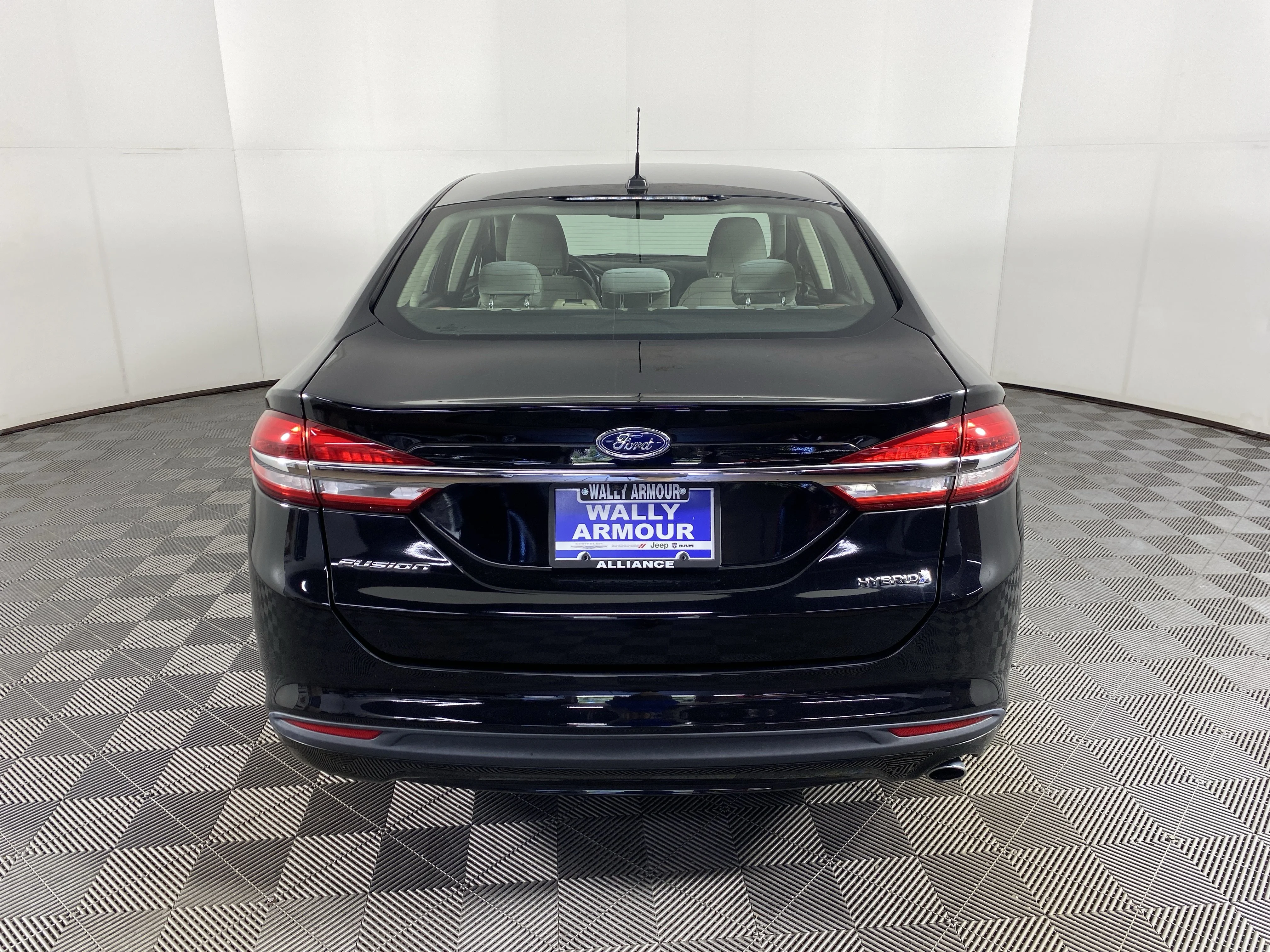 Used 2018 Shadow Black Ford S image 7