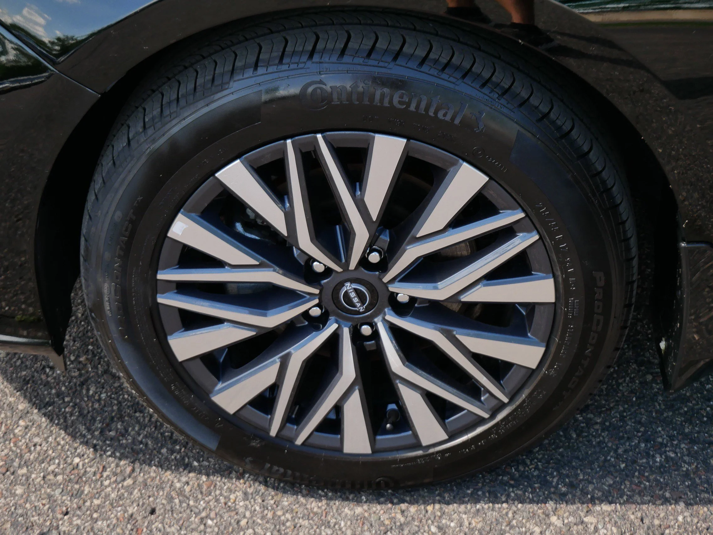 Used 2024 Super Black Nissan 2.5 SV image 16