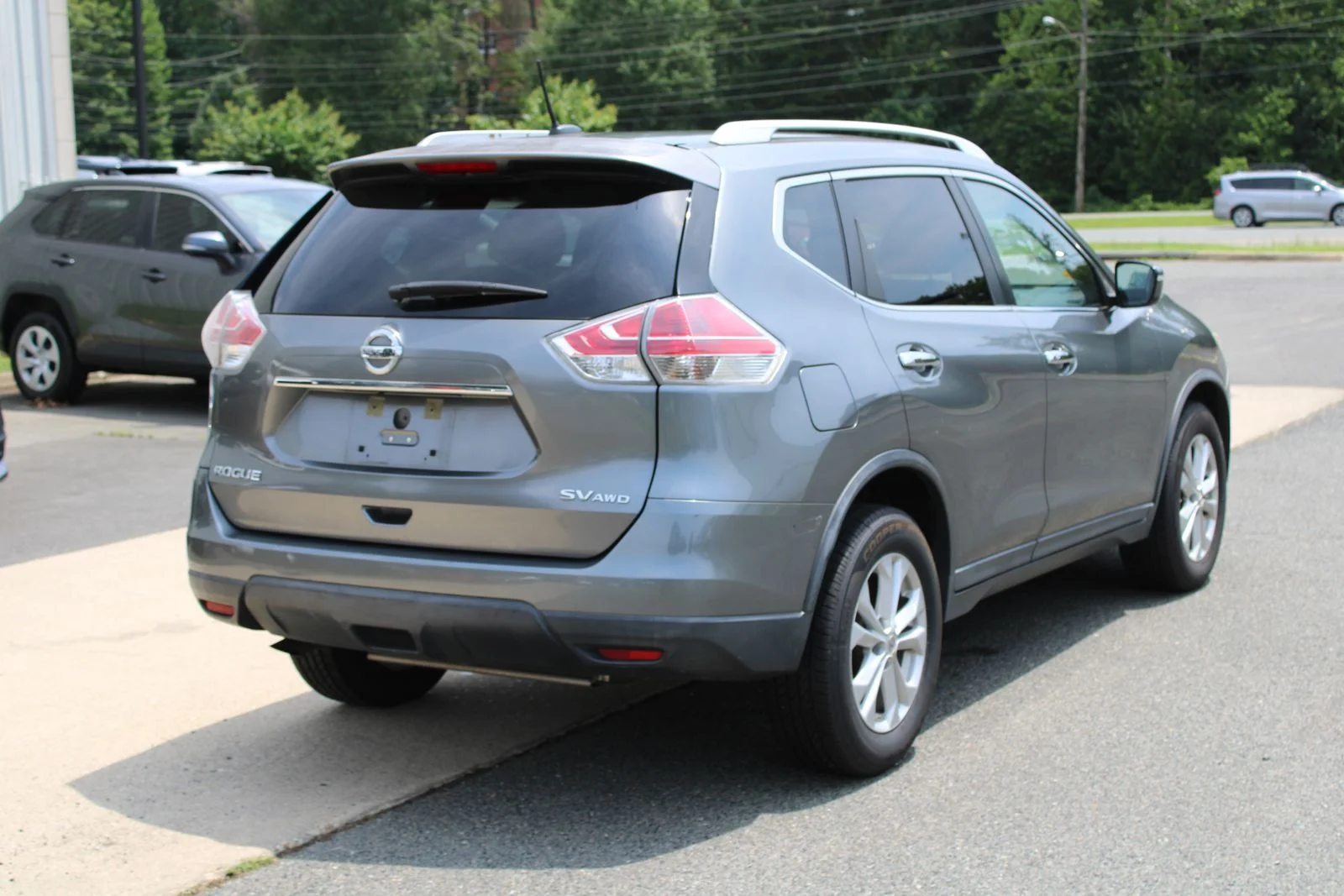 Used 2015 Gray Nissan SV image 5