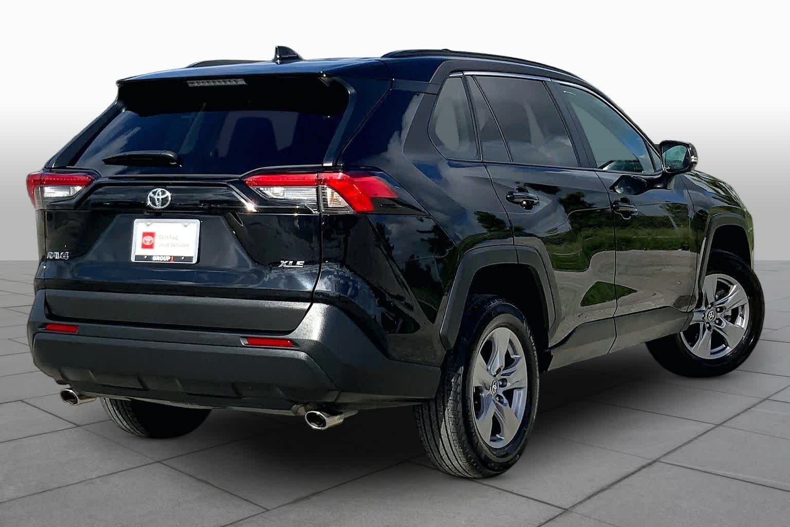 Used 2025 Midnight Black Metallic Toyota XLE image 13