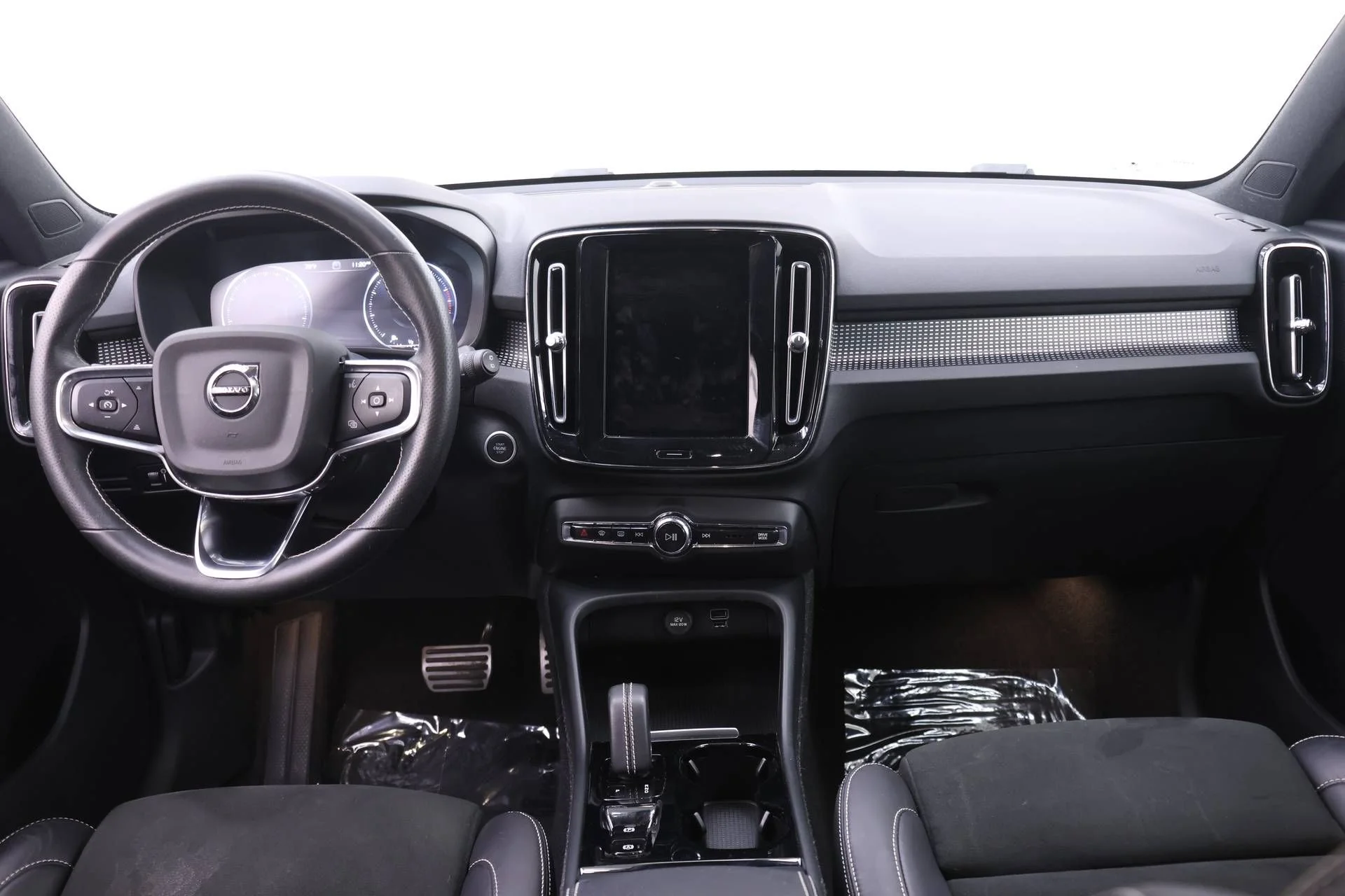 Used 2021 Blue Volvo R-Design image 8