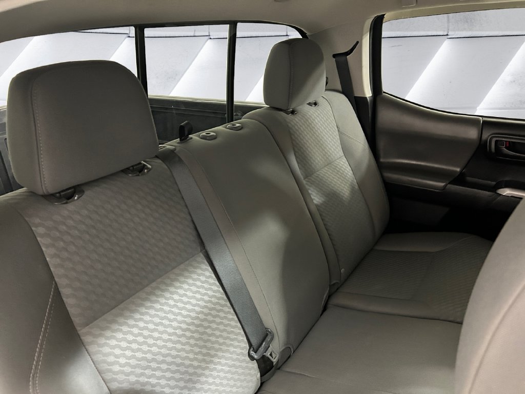 Used 2020  Toyota SR5 image 16