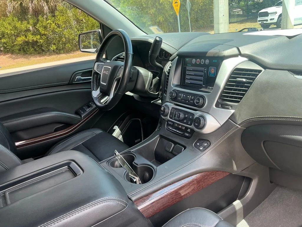 Used 2020 White GMC SLT image 16
