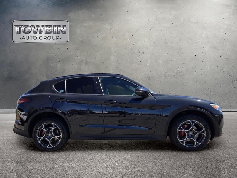 Used 2023 Black Metallic Alfa Romeo SPRINT AWD image 3