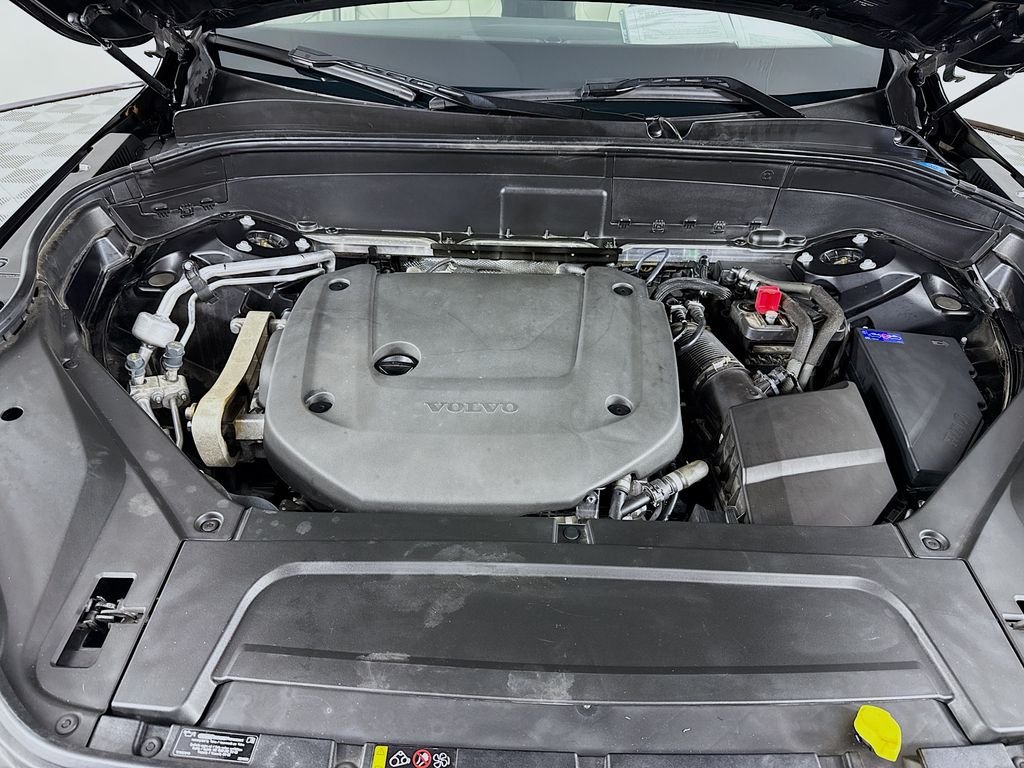 Used 2023 Black Volvo B6 Plus 6-Seater image 33