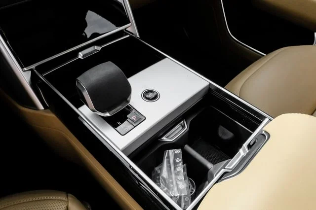 New 2026 Fuji White Land Rover SE image 30