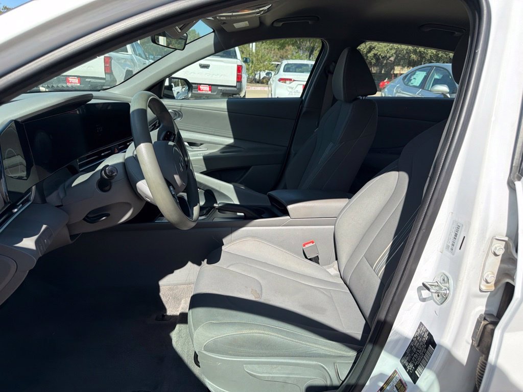 Used 2024 White Hyundai SEL image 18