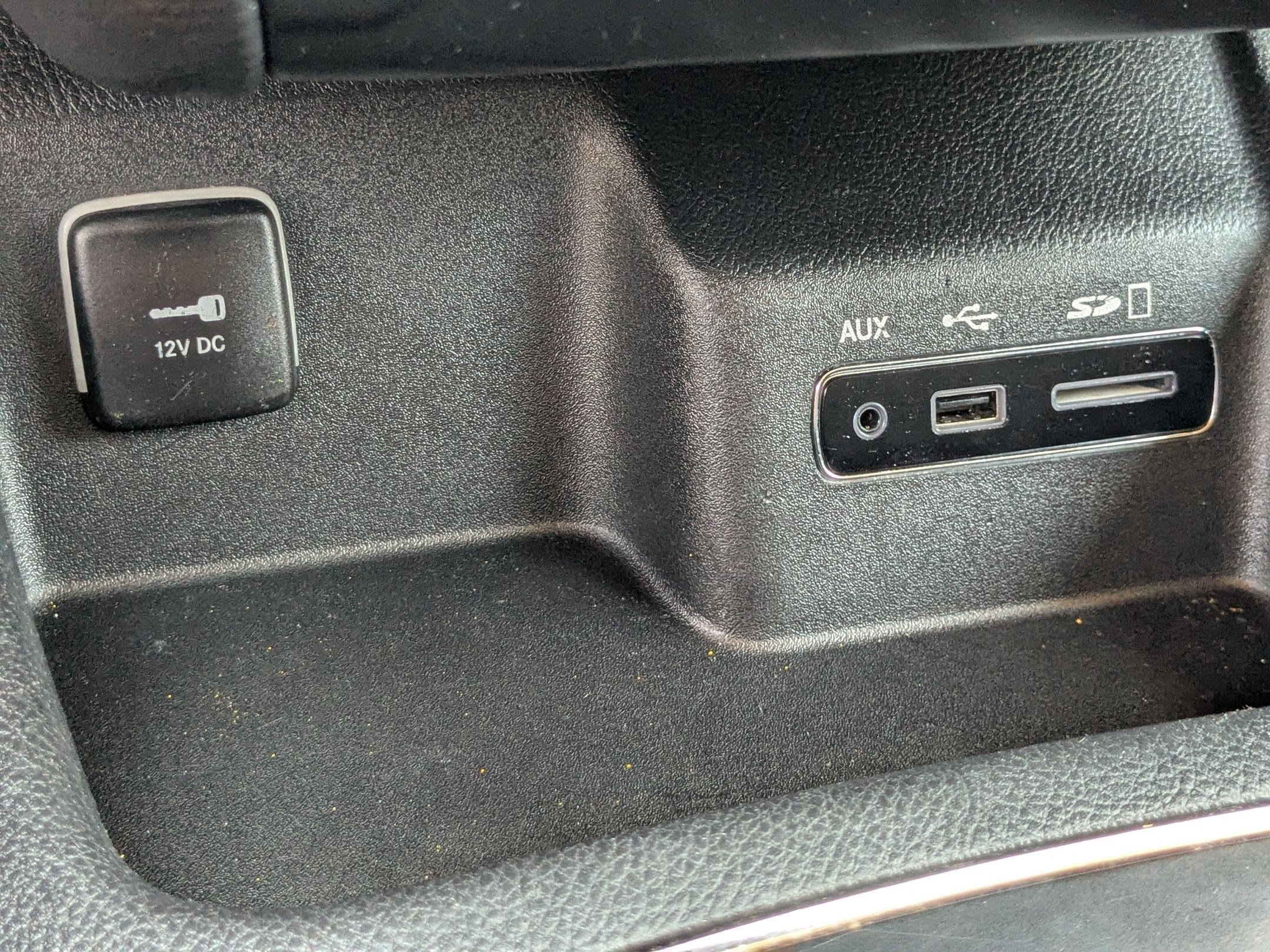 Used 2014 Black Dodge Limited image 24