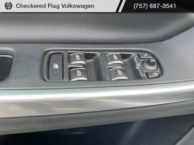 Used 2017 Bright Silver Metallic Volvo T5 image 15