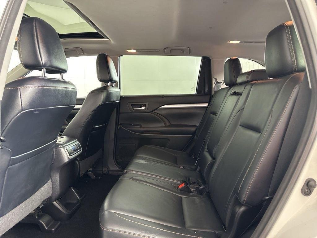 Used 2017 Blizzard Pearl Toyota XLE image 8