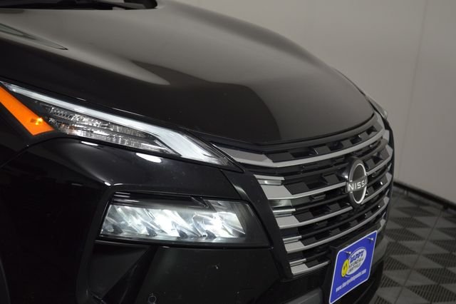 Used 2025 Black Nissan SL image 10