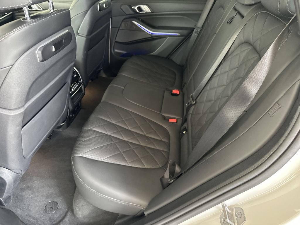 Used 2024 White BMW xDrive40i image 29