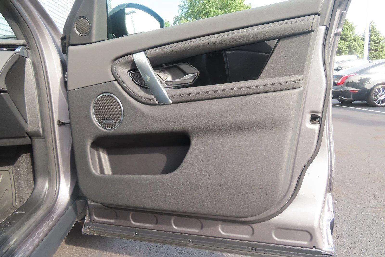 Used 2023 Eiger Grey Metallic Land Rover SE image 26