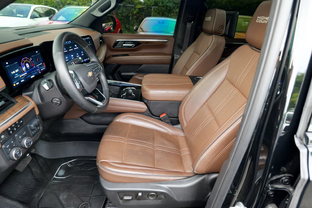 Used 2025 Black Chevrolet High Country image 21