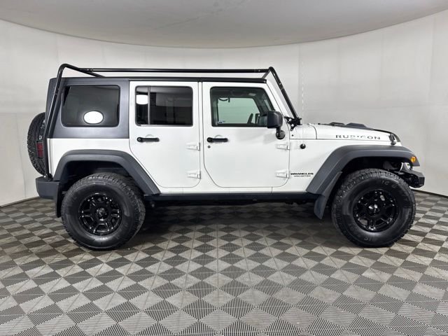 Used 2010 White Jeep Unlimited Rubicon image 2